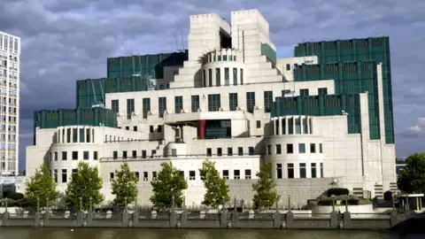MI6 Introduces Encrypted Platform to Attract Agents in Russia